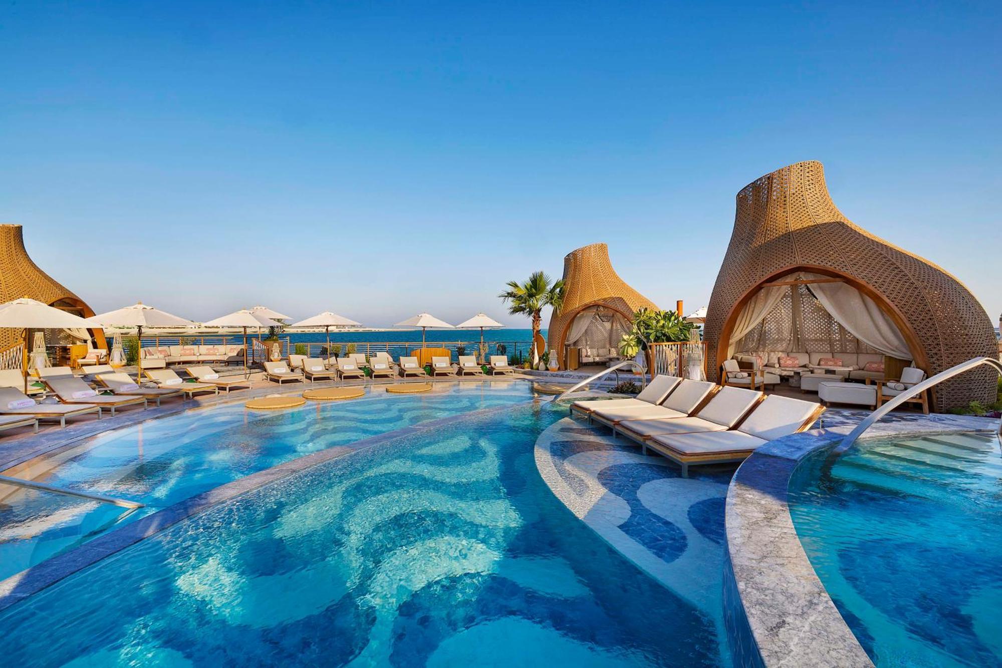 Waldorf Astoria Doha Lusail Exterior foto The resort's pool